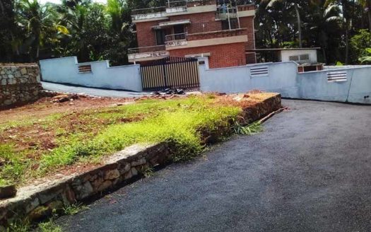 6 cent residential land / Plot for sale near CET, Chavadimukku, Sreekariyam